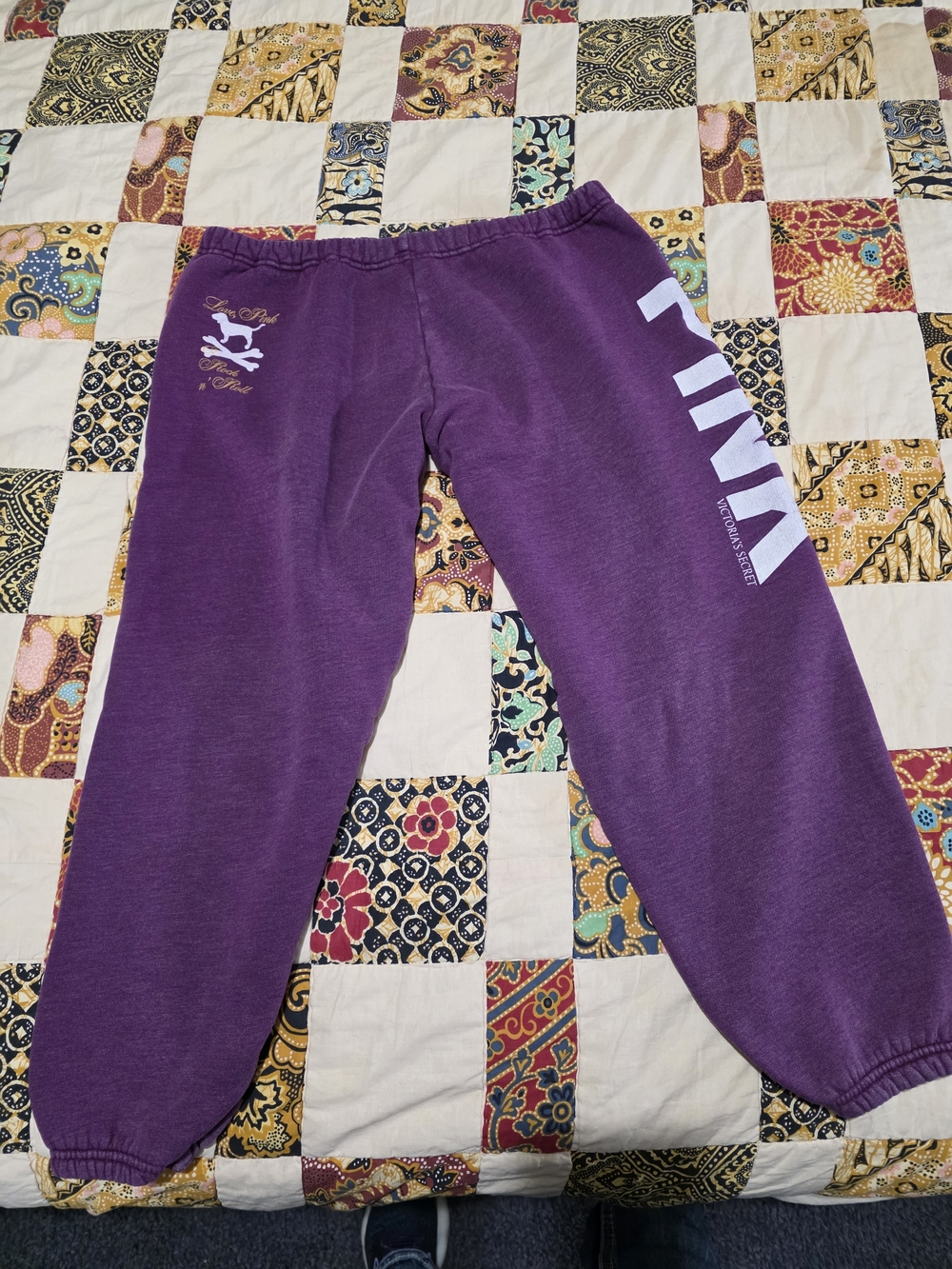 PINK Victoria's Secret Purple Women Capri Sweatpants with White Logo